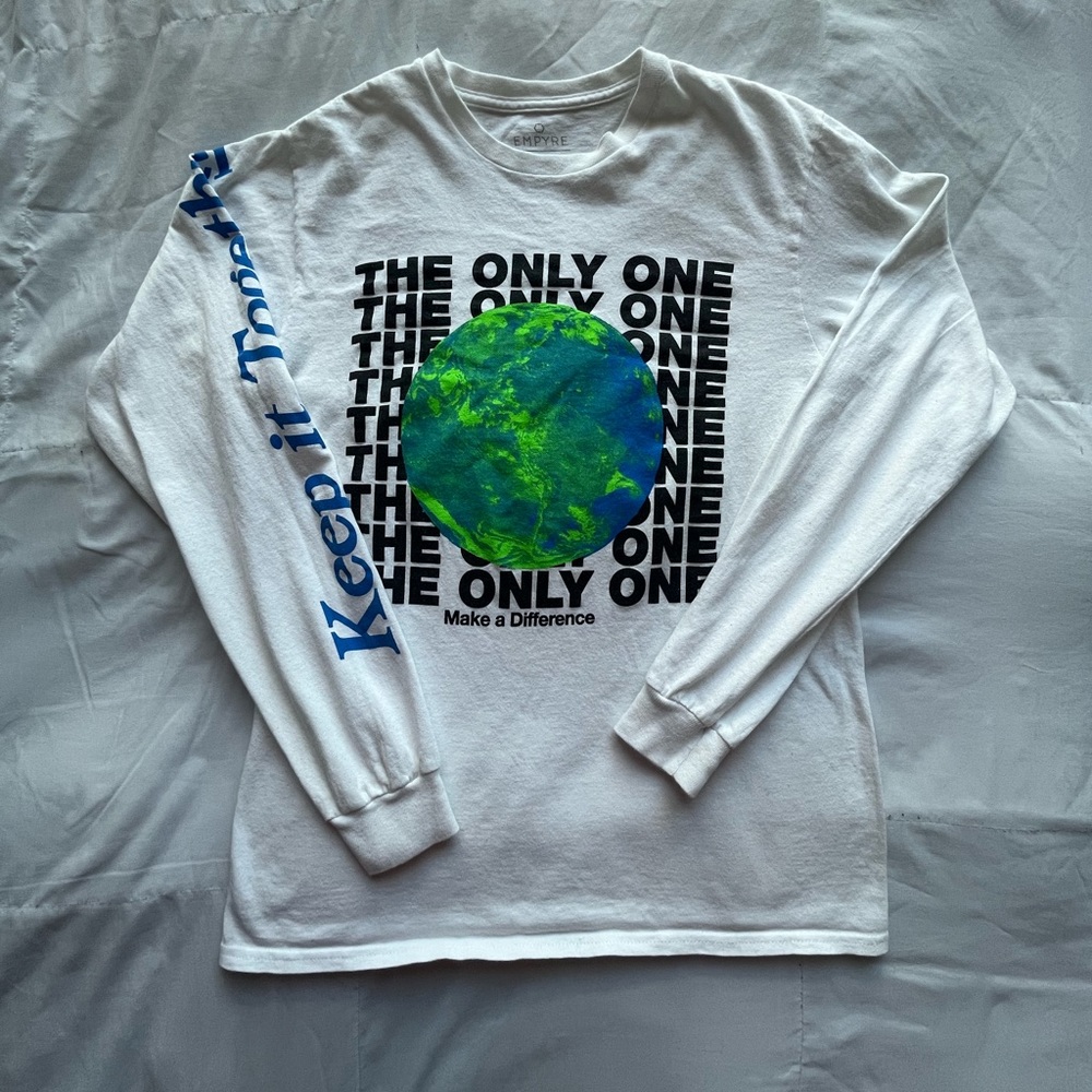 WHITE GRAPHIC TEE
